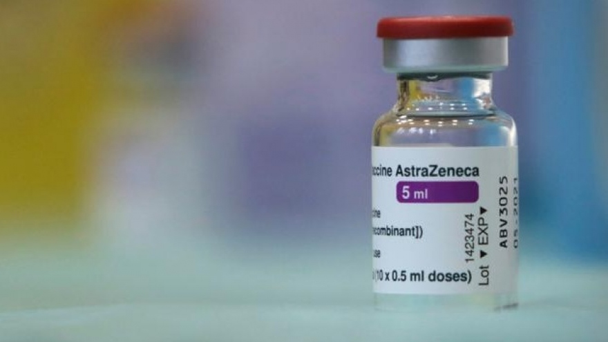 Áo đình chỉ tiêm vaccine AstraZeneca sau khi một người tiêm tử vong